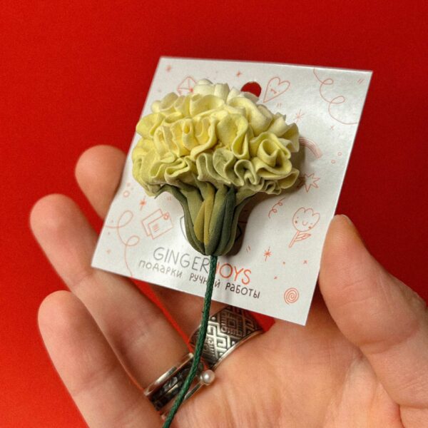 Брошь из самозастывающей глины "Гвоздика нежно-желтая", бол., РБ