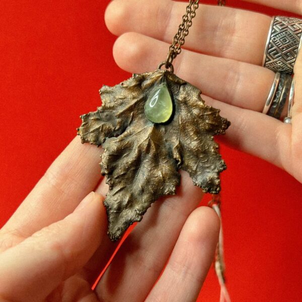 Медный кулон " кленовый лист" с натуральным хризопразом, РФ