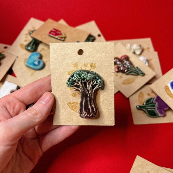 Керамическая брошь "Брокколи на коричневой ножке", РФ