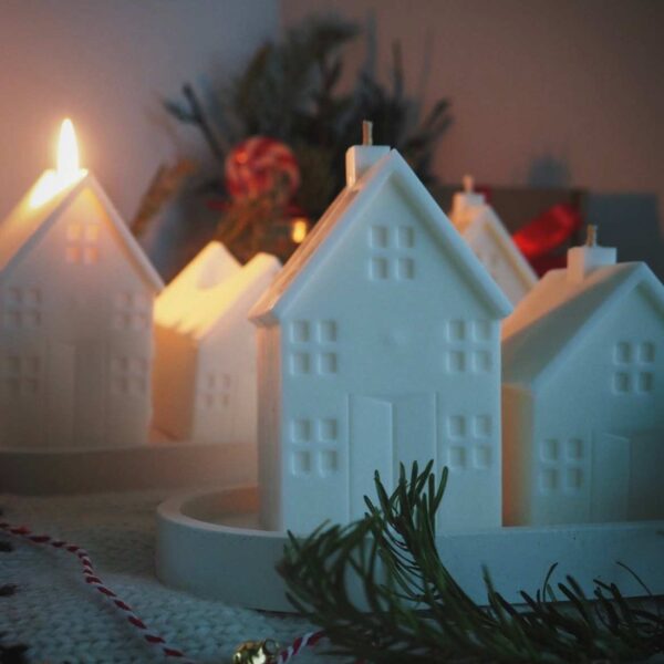 Большая свеча "Домик", соевый воск, 30 часов горения, РФ