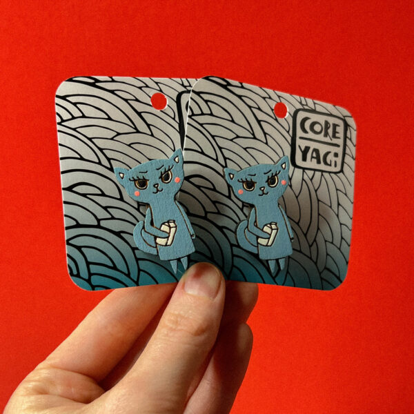 Деревянная брошь с ручной росписью «Голубая кошка с молоком», РФ