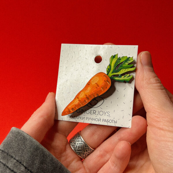 Брошь "Морковь", дерево + ручная роспись, РФ