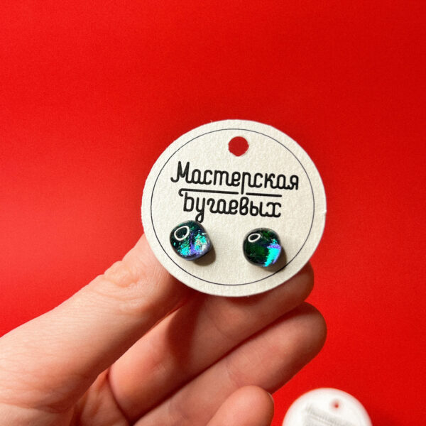 Серьги-гвоздики из дихроического стекла с сиянием бирюзового и синего цвета, № 42, РБ