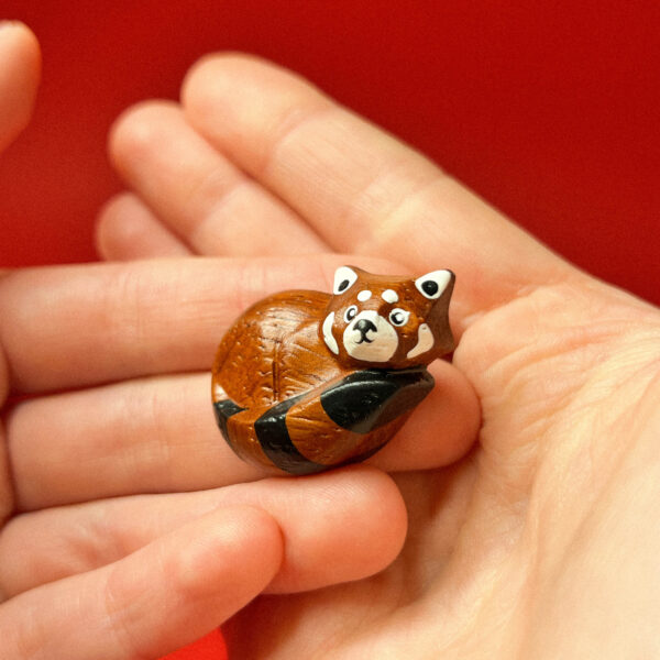 Резная деревянная брошь «Красная панда», РФ