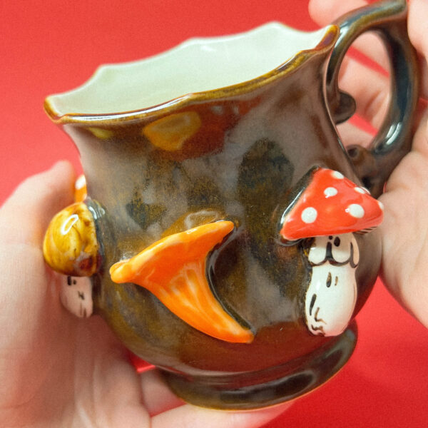 Малая формовая кружка с объемными грибами "Грибной костер", 480 мл, РФ