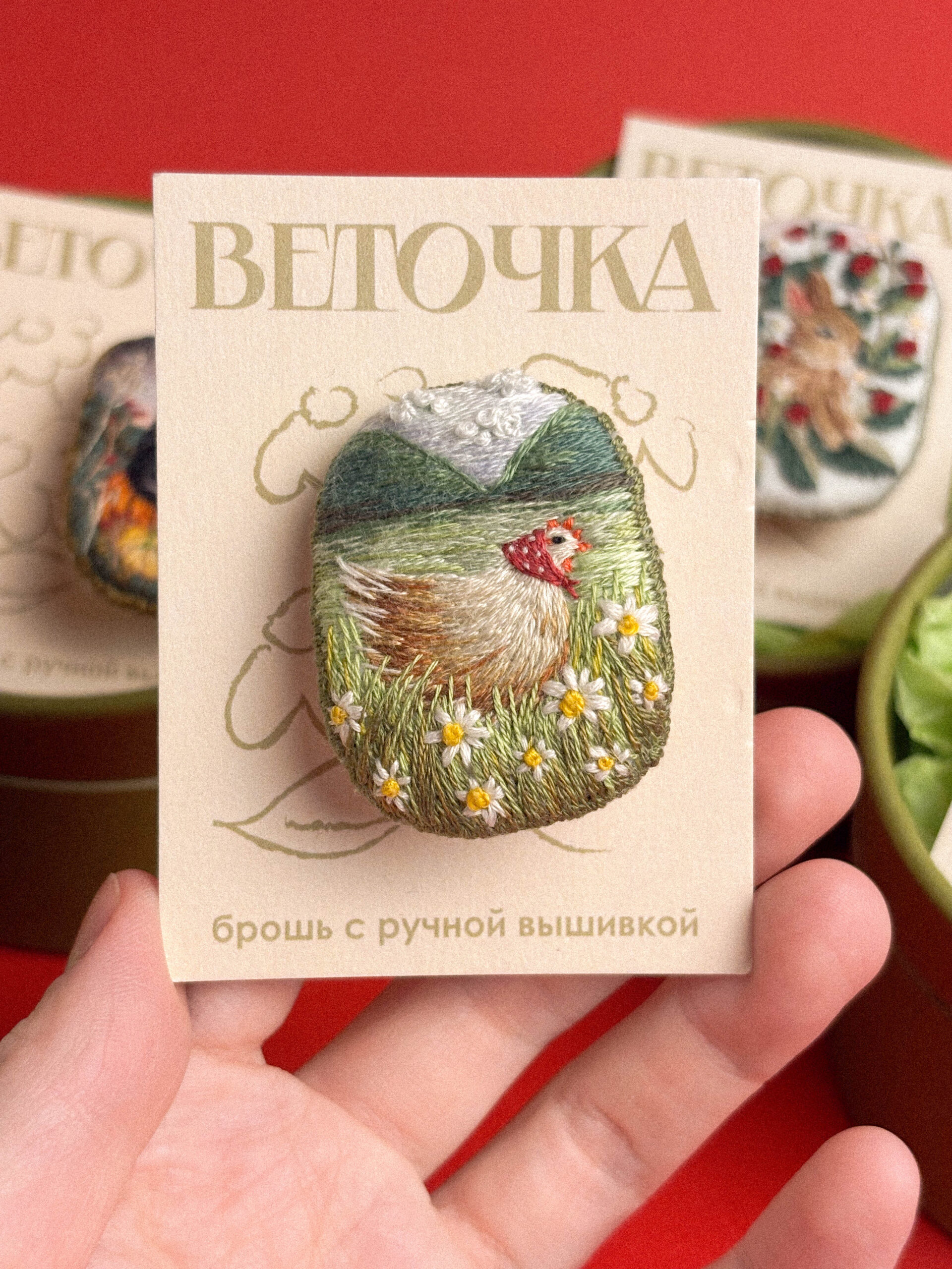 Брошь с вышивкой "Курочка в косынке", РФ
